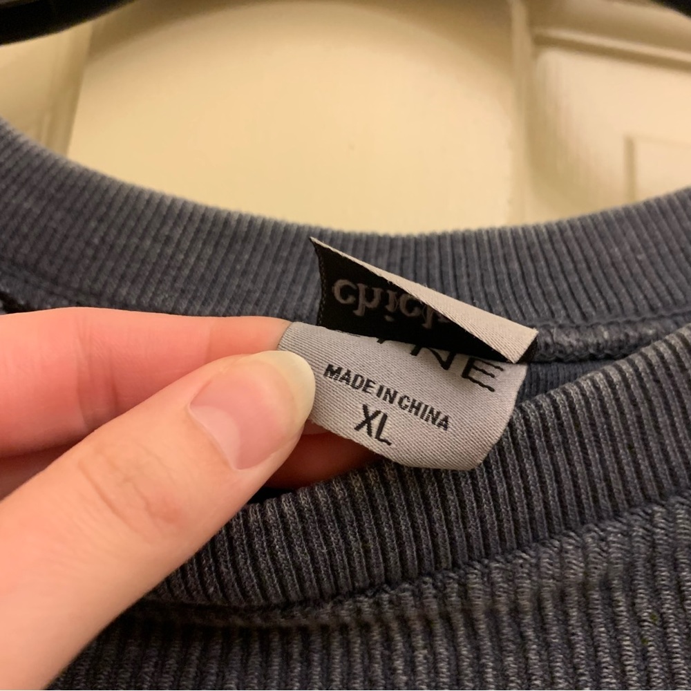 Navy Ribbed Crewneck!! 💙 - Picture 3 of 15